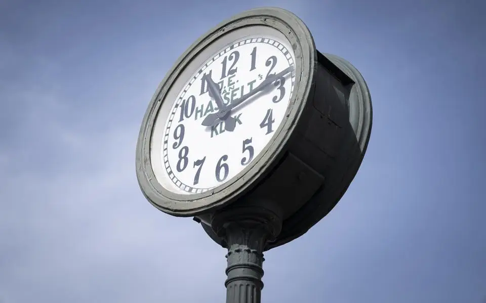 De zomertijd begint dit weekend. Vergeet niet deze schakelaar in je telefoon om te zetten