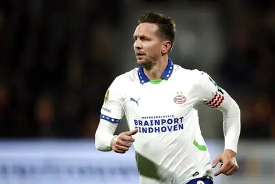 LIVE | PSV buigt razendsnel achterstand om tegen Go Ahead Eagles