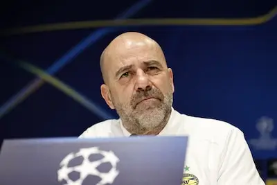 PSV-trainer Peter Bosz gaat in aanloop naar Arsenal-thuis in op imago van ‘te aanvallen­de coach’