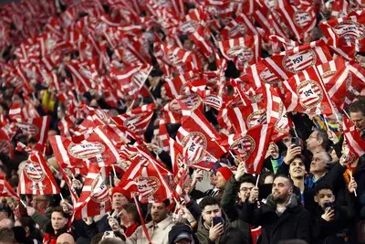Supporters PSV geven spelers laatste oppepper voor topper tegen Ajax