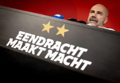 Hoe Peter Bosz een knetterende sportieve crisis bij PSV af denkt te kunnen wenden: ‘Er waren signaaltjes’