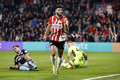 LIVE | Til doet het alsnog: PSV komt op 2-0 tegen Heerenveen