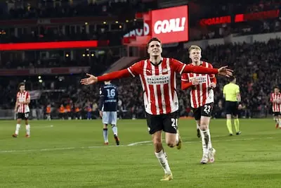 PSV herpakt zich na recordnederlaag met benauwde zege tegen Heerenveen