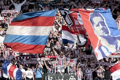 Opvallend grote Willem II-enclave in een Zuid-Hollands dorpje? Dat kan bijna niet kloppen...