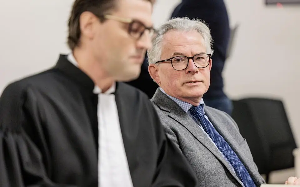 Oud-burgemeester Koen Schuiling van Groningen gaat in hoger beroep tegen boete voor masturberen op A7