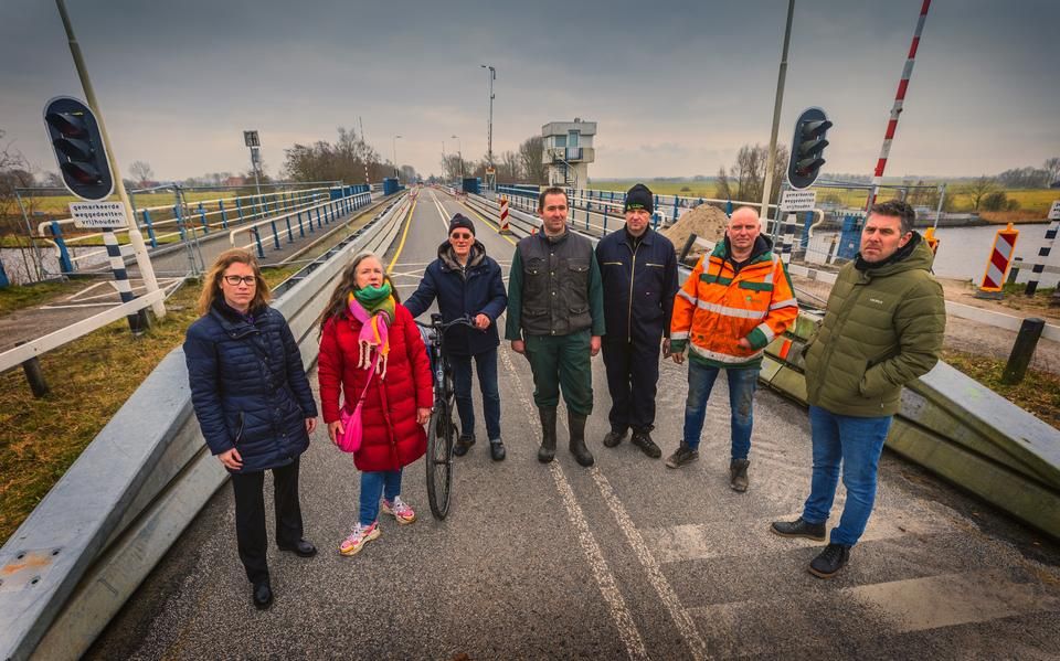 Uitwellingerga gaat vol voor een bypass in de A7-tunnel. ‘Rijkswaterstaat hoeft pont niet eens te onderzoeken’