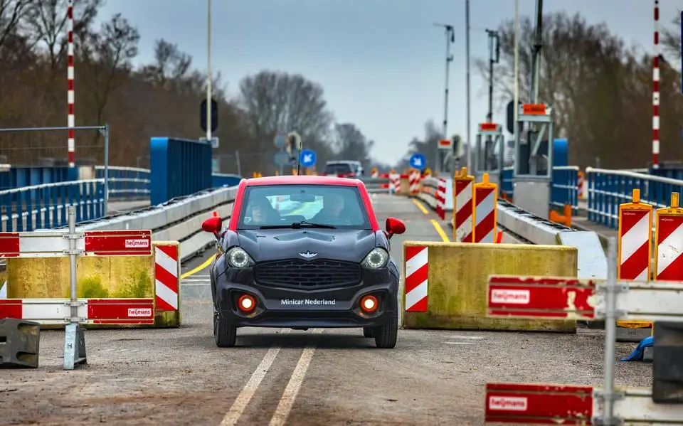 Noodkreet: ‘Minister, kom kijken bij onze brug’, roept Uitwellingerga