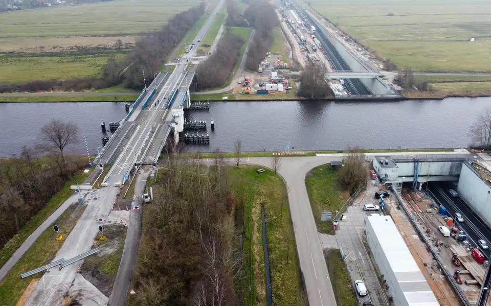 Friese Staten: tunnelbuis in Prinses Margriettunnel voor Uitwellingerga