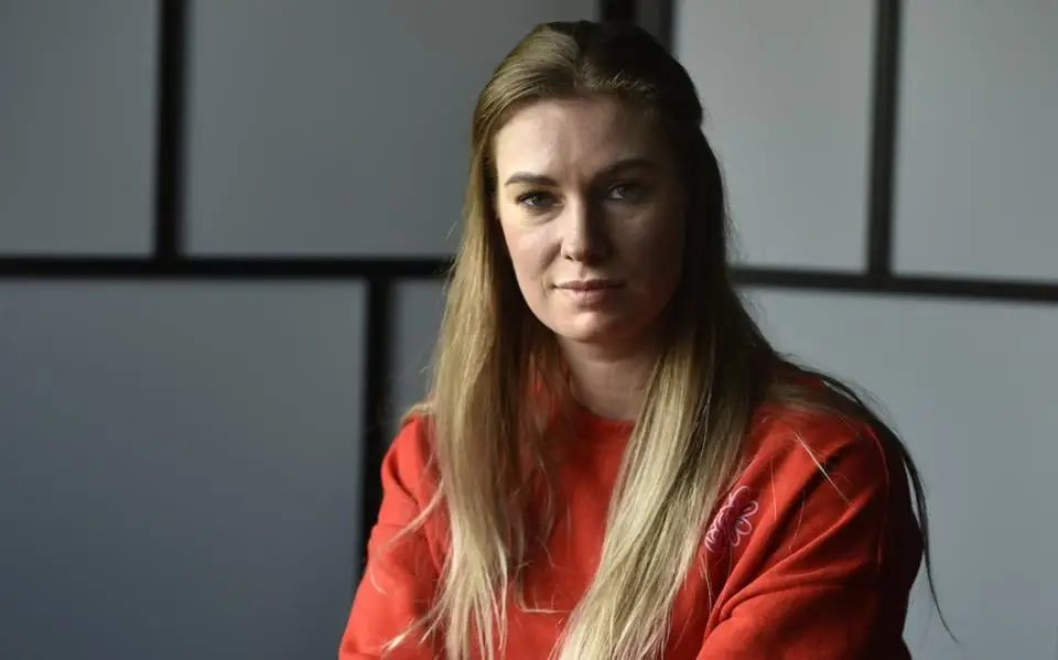 Marijke (30) uit Leeuwarden maakt tastbare foto als herinnering aan een overleden kind. ‘Zo enorm bijzonder om dit te mogen doen’