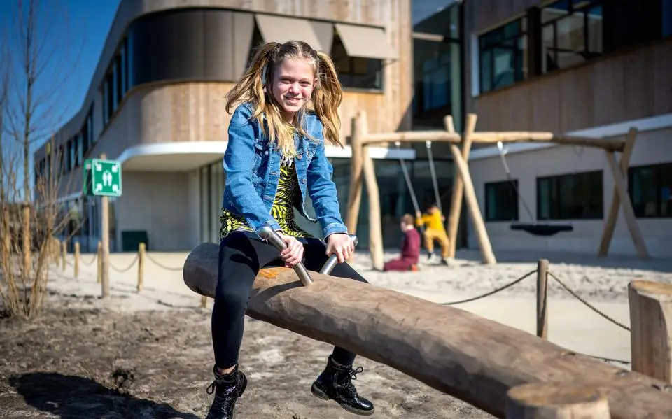 Wat gebeurt er eigenlijk in dat 150 meter lange gebouw langs de Wâldwei in Drachten?