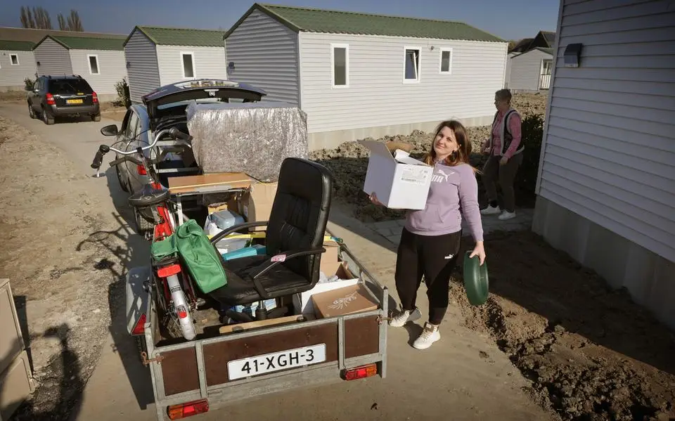 Moeder Nadia en dochter Vitalina vluchtten uit Oekraïne en zijn de eerste bewoners van nieuwe opvanglocaties in Franeker