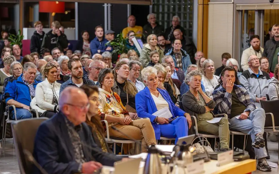 Friese overheden: wolf gedraagt zich anders dan ecologen beweerden. ‘Niet schuw en loopt regelmatig binnen bebouwde kom’