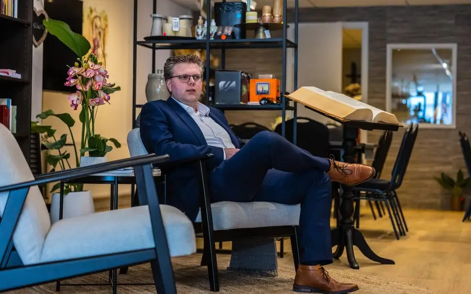 Martin (34) verhuisde van Brabant naar Heerenveen om er te evangeliseren. Voormalige cadeauwinkel is zijn uitvalbasis