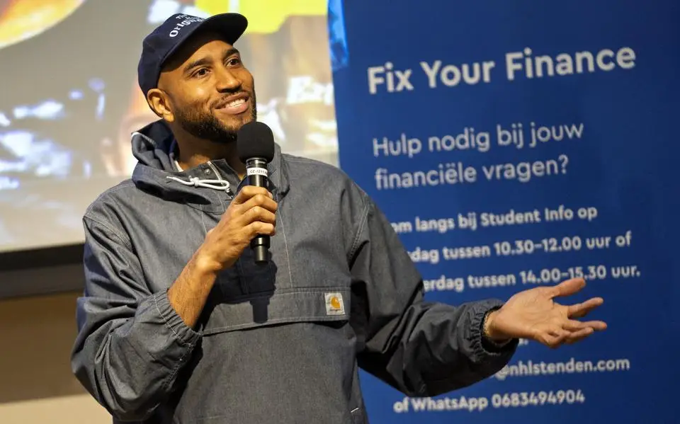 Presentator Edson da Graça zat diep in de schulden, vertelt hij studenten van NHL Stenden Hogeschool