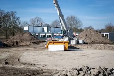 Eerste woonunits voor nieuwe asielopvang Eindhoven staan er, ondanks bezwaren