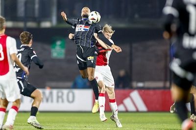 LIVE | Geen goals halverwege bij FC Eindhoven, wel goede papieren na rode kaart Jong Ajax