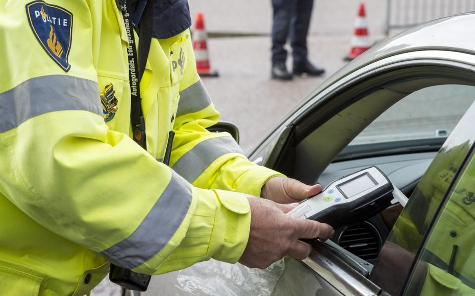 Man (35) uit Buitenpost ging er ‘als een idioot’ vandoor na aanrijding en raakt rijbewijs kwijt