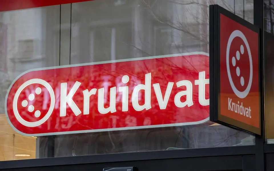 Dieven uit Georgië stelen drogisterijartikelen in Damwâld, Drachten en Marum en verstoppen producten in auto