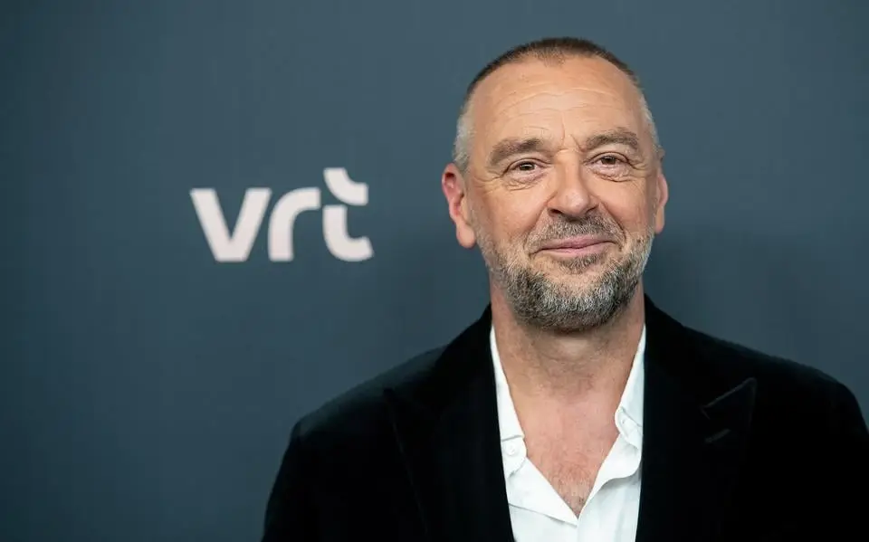 Tom Waes weer aan de slag, opnames serie ‘Badgast’ op Terschelling hervat