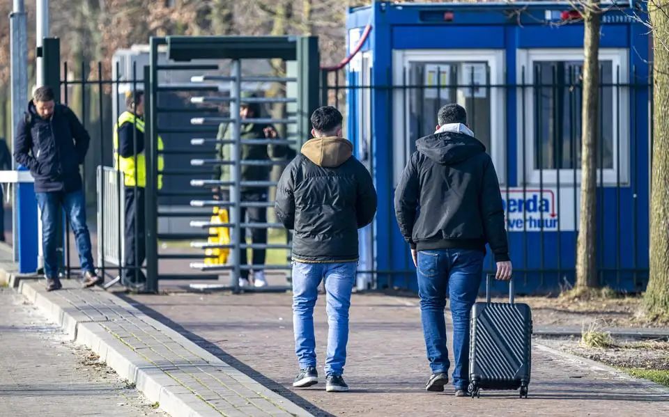 Instroom asielzoekers uit veilige landen plotseling fors gedaald. IND staat voor raadsel