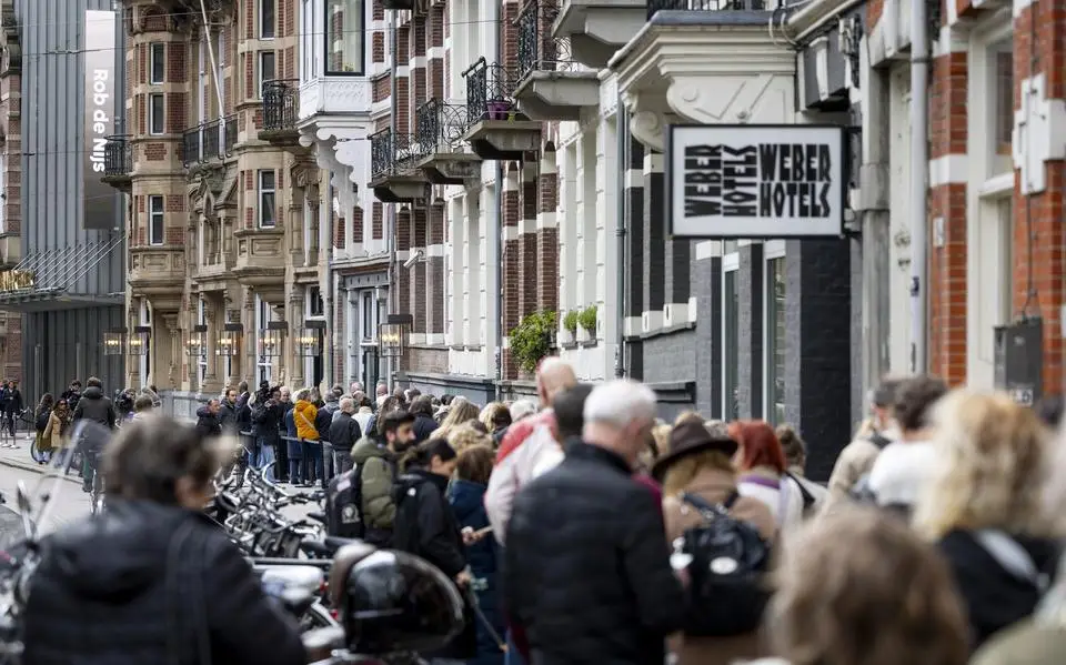 Rij bij DeLaMar in Amsterdam voor afscheid Rob de Nijs