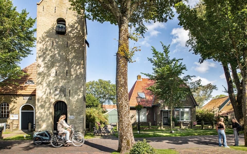 Kopers voor kerk in Ballum op Ameland. ‘Godshuis wordt mensenhuis’