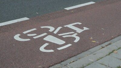 Jongetje (8) op de fiets botst op andere fietser in Heeze