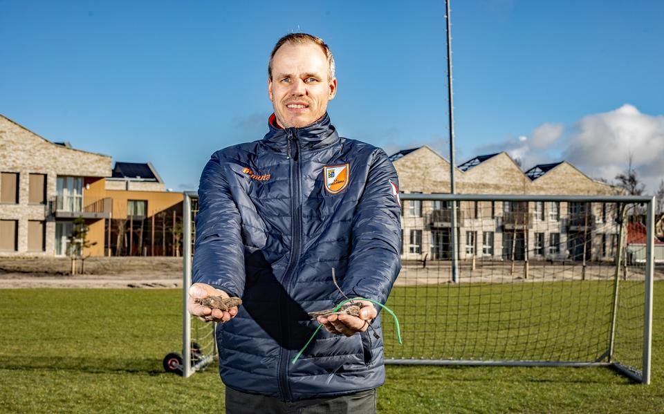 Puin op het veld hindert Amelandia. ‘Dit gaat mogelijk lang duren’