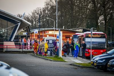 Dodelijke aanrijding op station in Best, reizigers opgevangen door hulpdiensten