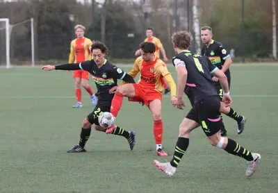 Dit zijn de uitslagen, doelpuntenmakers en wedstrijdverslagen van het amateurvoetbal op zondag