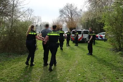 Klopjacht nadat arrestant ontsnapt na bezoek aan ziekenhuis in Leiderdorp