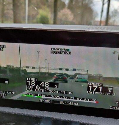 Automobilist (33) rijdt 171 km/u op A58: ‘Voorlopig kan hij lopend verder’