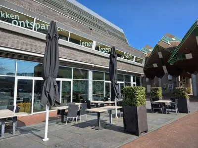 Koffie- en lunchroom bij bieb gaat na maanden weer open: Samen Eten en Drinken komt naar Helmond