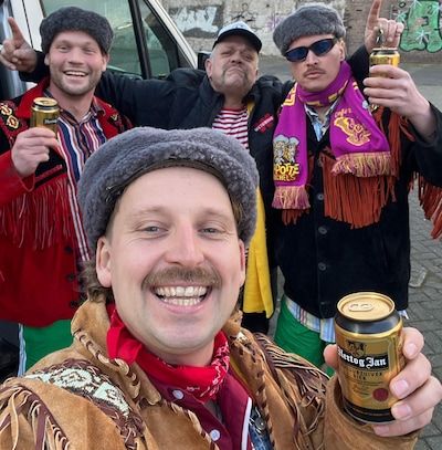 Carnavalssensatie CV de Kapotte Kachels vecht tegen Zweedse claim om hit ‘Dikke Pens’ terug te krijgen