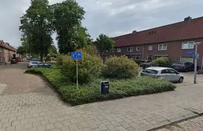 Politie sluit straat in Eindhoven deels af voor verwarde man, arrestatieteam onderweg