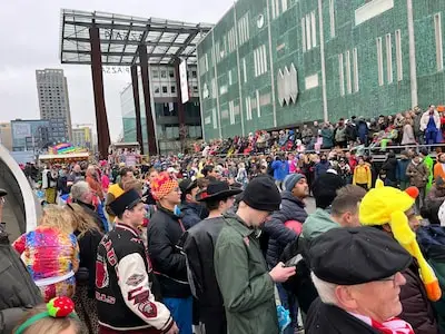 LIVE Carnaval in Brabant | Drukte alom: na Breda is ook Tilburg vol: ‘Geef elkaar de ruimte’
