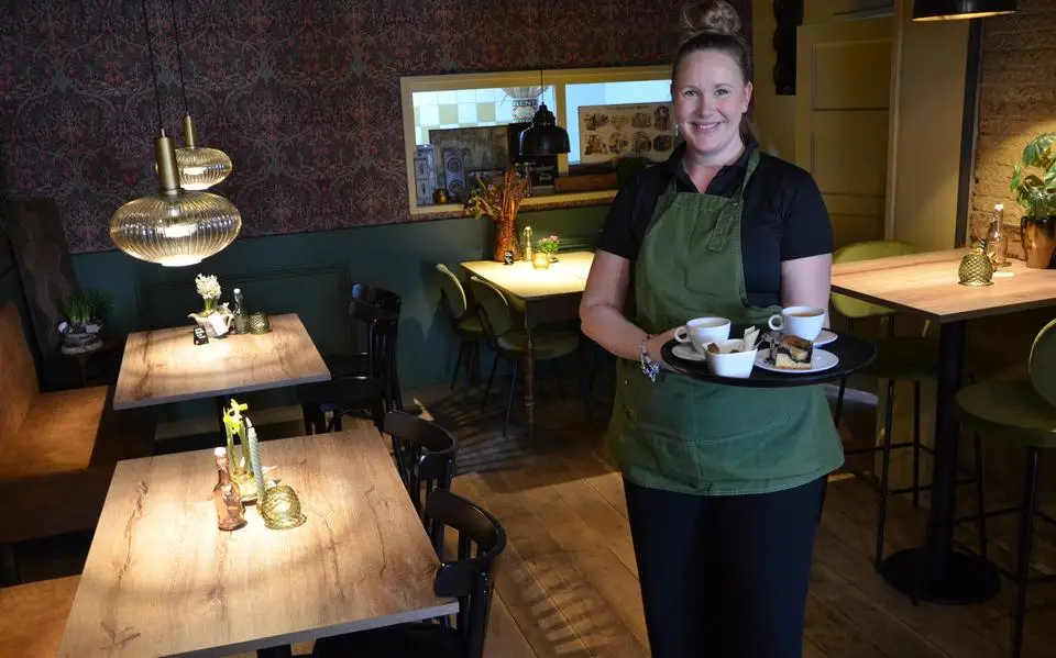 Bakkerij Twijnstra in Oudemirdum opent lunchroom