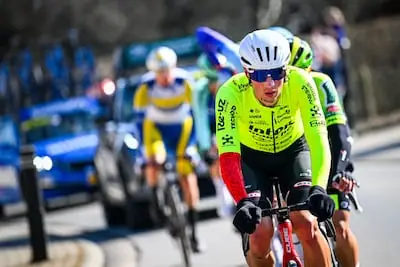 Wielertalent uit Wintelre maakt debuut bij WorldTour-ploeg: ‘Even wennen om pelotonvulling te zijn’