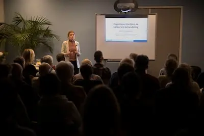 Partners van mensen met kanker samen in gesprek bij De Eik