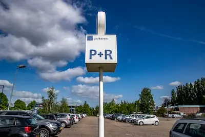 Hier kun je nu nog gratis parkeren als je via Eindhoven Airport vliegt, maar dat gaat veranderen