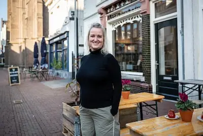 2500 kilometer wandelen met ‘nieuw been’: Natasja (52) dacht dat ’t nooit meer zou kunnen