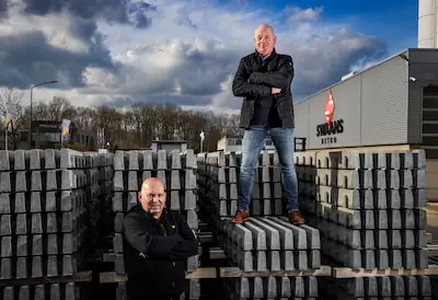 Henry en Mario werken al 50 jaar samen bij hetzelfde bedrijf: ‘Vroeger werd er meer flauwekul uitgehaald’