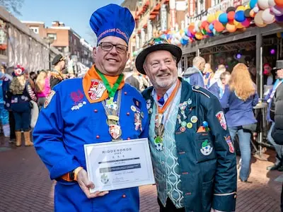 Een onderscheiding voor een Lampegatse chef-kok en een steuntje in de rug voor doelman RKC!