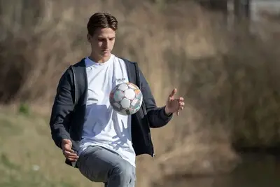 Topscorer Nuenen bloeit na tegenslagen op en dwingt transfer af: ‘Wil op zo’n hoog mogelijk niveau spelen’