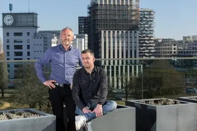 ED-journalisten Van Houtert en Wijdeven winnen landelijke prijs voor reeks verhalen over ASML-operatie