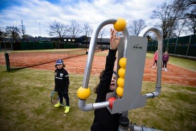 Jeugdtennistoernooi in Sint-Oedenrode met mascottes en ‘Walk of Fame’ trekt kinderen uit heel Nederland