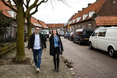 ed20250310 1623 helmond renovatie leonardusbuurt stand van zaken fase 4 van de renovatie van de leonardusbuurt is aangebroken met de interim directeur en projectleider van corporatie volsbelang