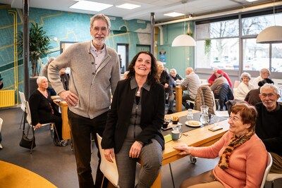 Hoe komt de saamhorigheid terug in een wijk met steeds meer nieuwkomers? Tip: druk snel op de bel