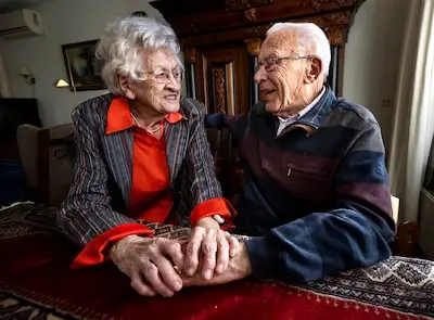 Jan (95) en Toos (93) vieren bijzonder jubileum: al 70 jaar een abonnement op de krant (en ook net zo lang getrouwd)