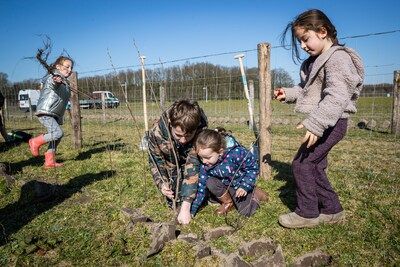 Kinderen maken wandelpaden in Hoogackers nog groener; ‘Een prachtig stukje Oerle’